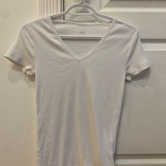 Gap Tops - Picture 4 of 6